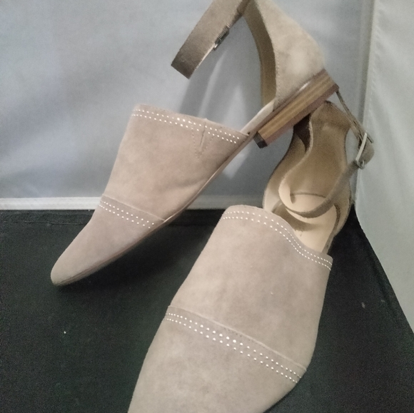 Women's nine West studded suede pointy ankle strap flat shoes size 10 tan cream - Picture 3 of 8